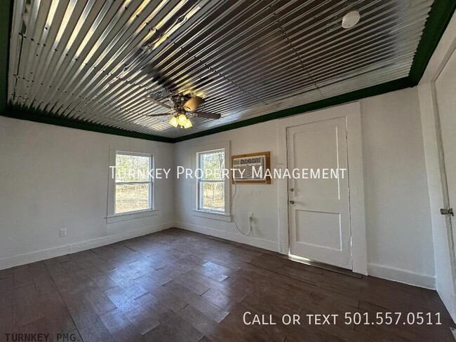 Building Photo - Cozy Home in White Hall