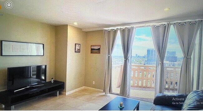 Building Photo - 2016 Main St