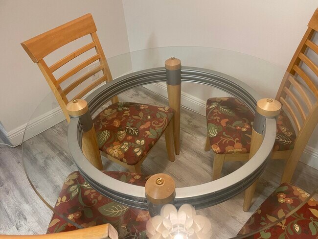 Building Photo - 400 Village Green Cir W