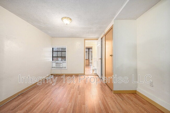 Building Photo - 618 N 11th St