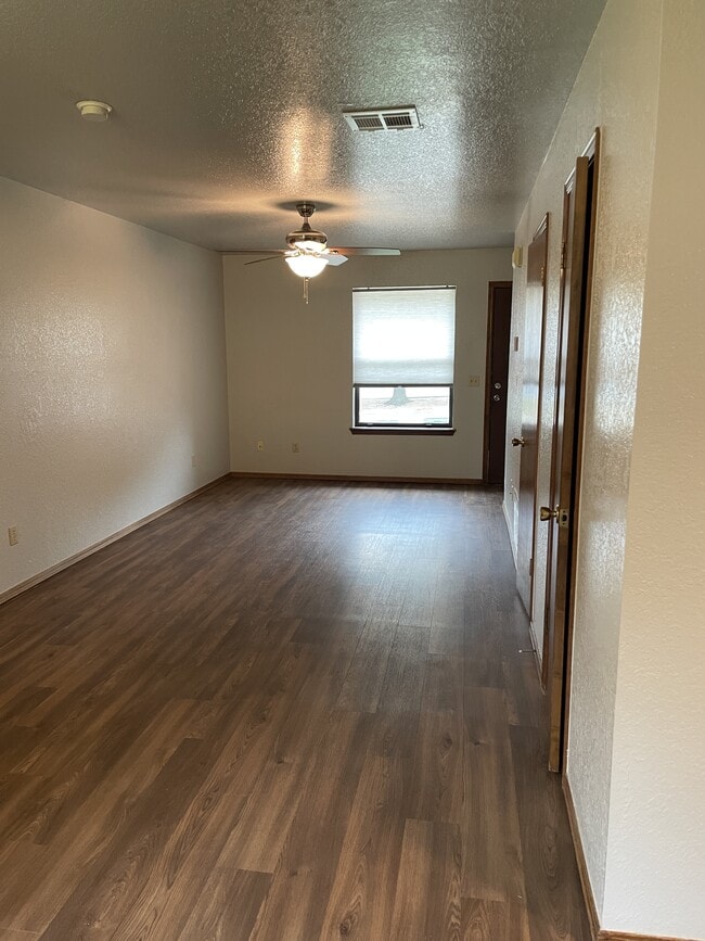 Building Photo - 110 N Baumann Ave