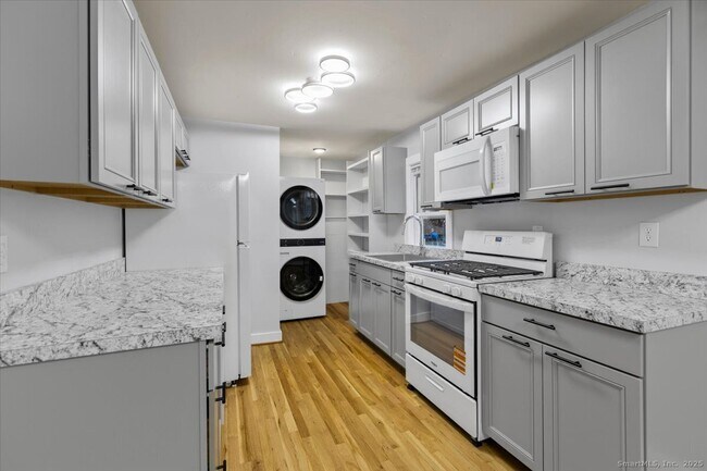 Building Photo - 183 Bradley St