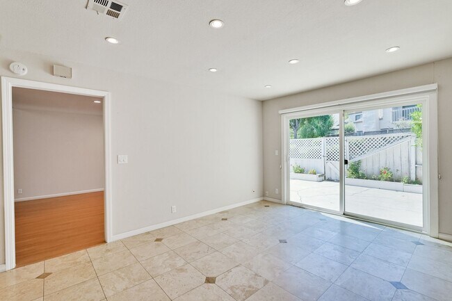 Building Photo - 6651 Bunker Hill Ct