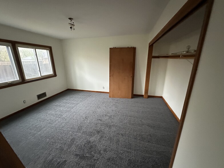 Building Photo - 5509 W Morgan Ave