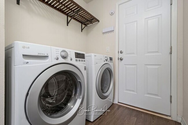 Building Photo - 5515 Peach Dr