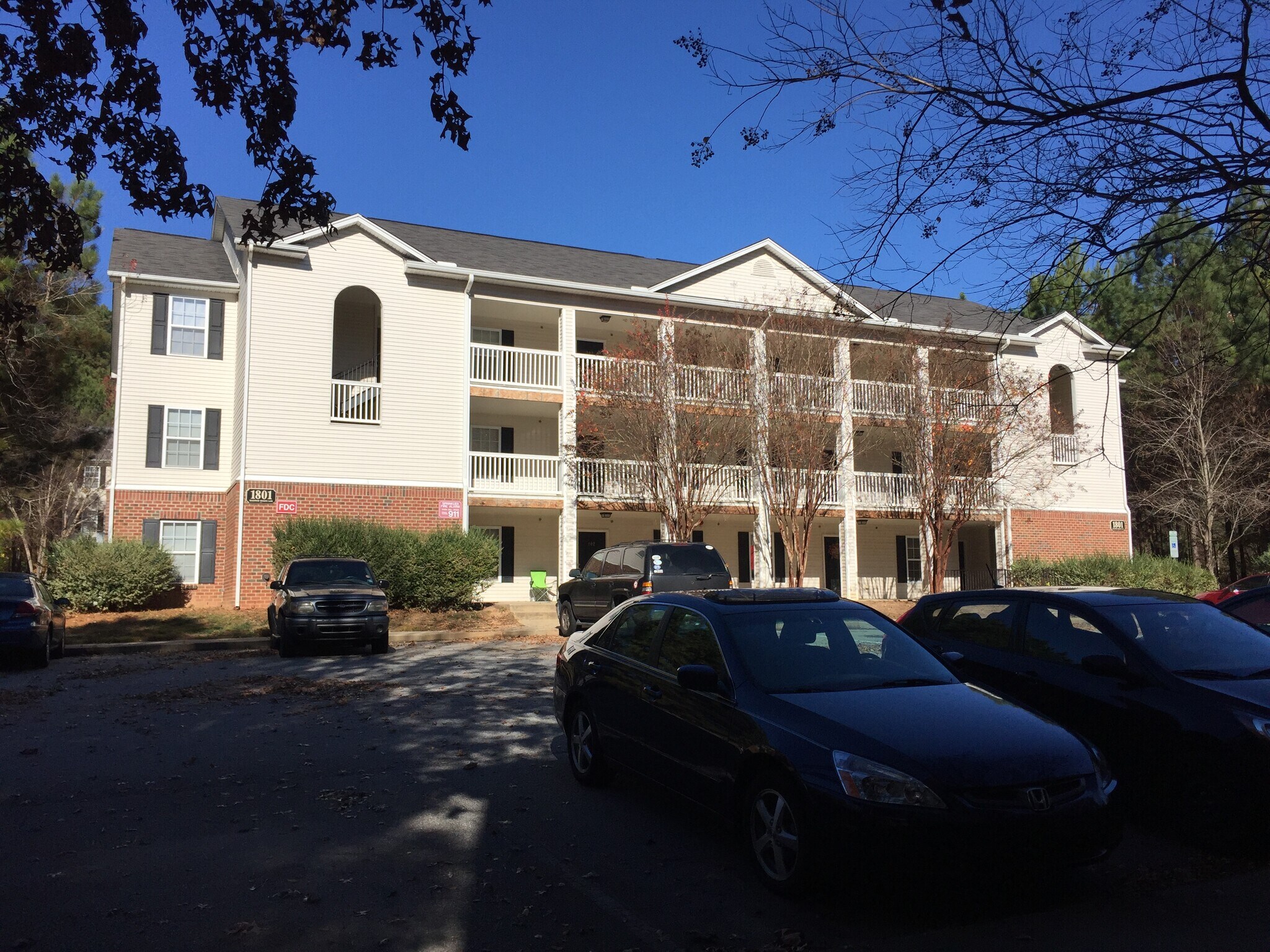 Building exterior - 1801 Trailwood Heights Lane