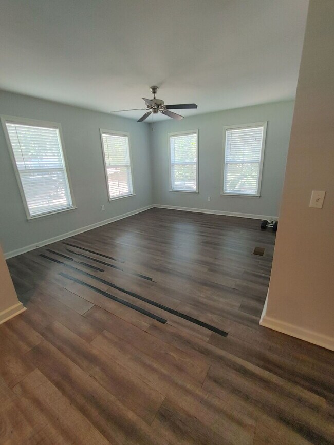 Building Photo - Modern Living 2Bd/2Ba