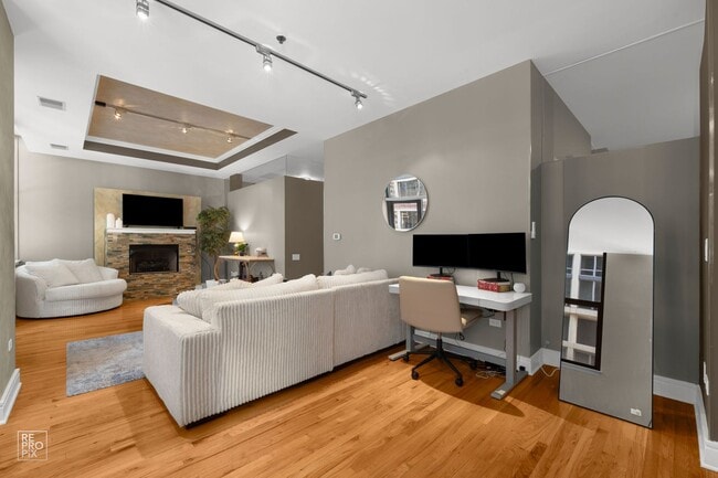 Building Photo - Modern Living Right in the Loop and Free P...