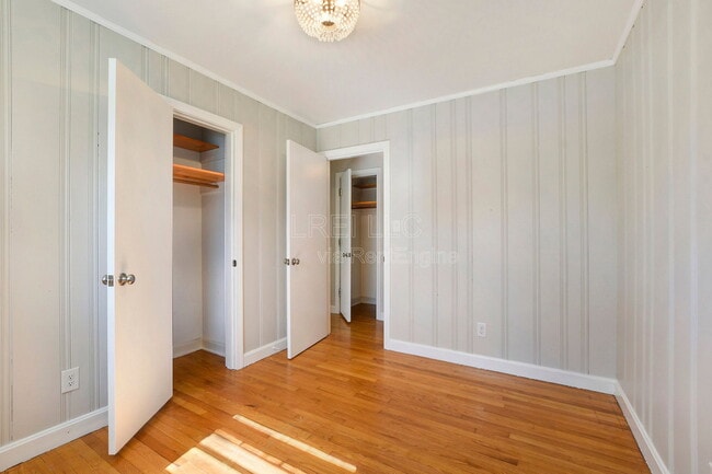 Building Photo - 405 Westwood Dr