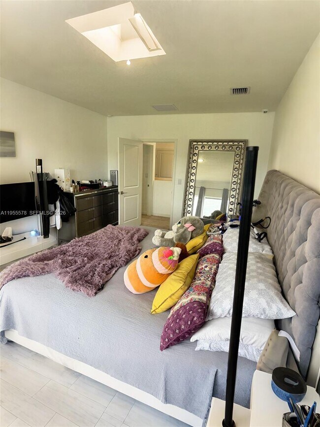 Building Photo - 1783 SE 7th Ter