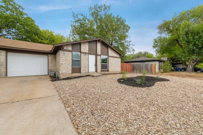 Building Photo - 2517 Glen Springs Way