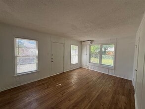 Building Photo - 4914 Donnelly Ave