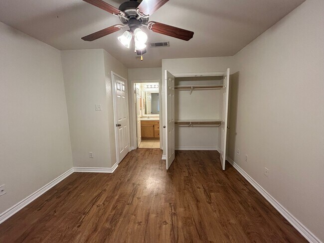 Building Photo - 3740 Oldenburg Ln