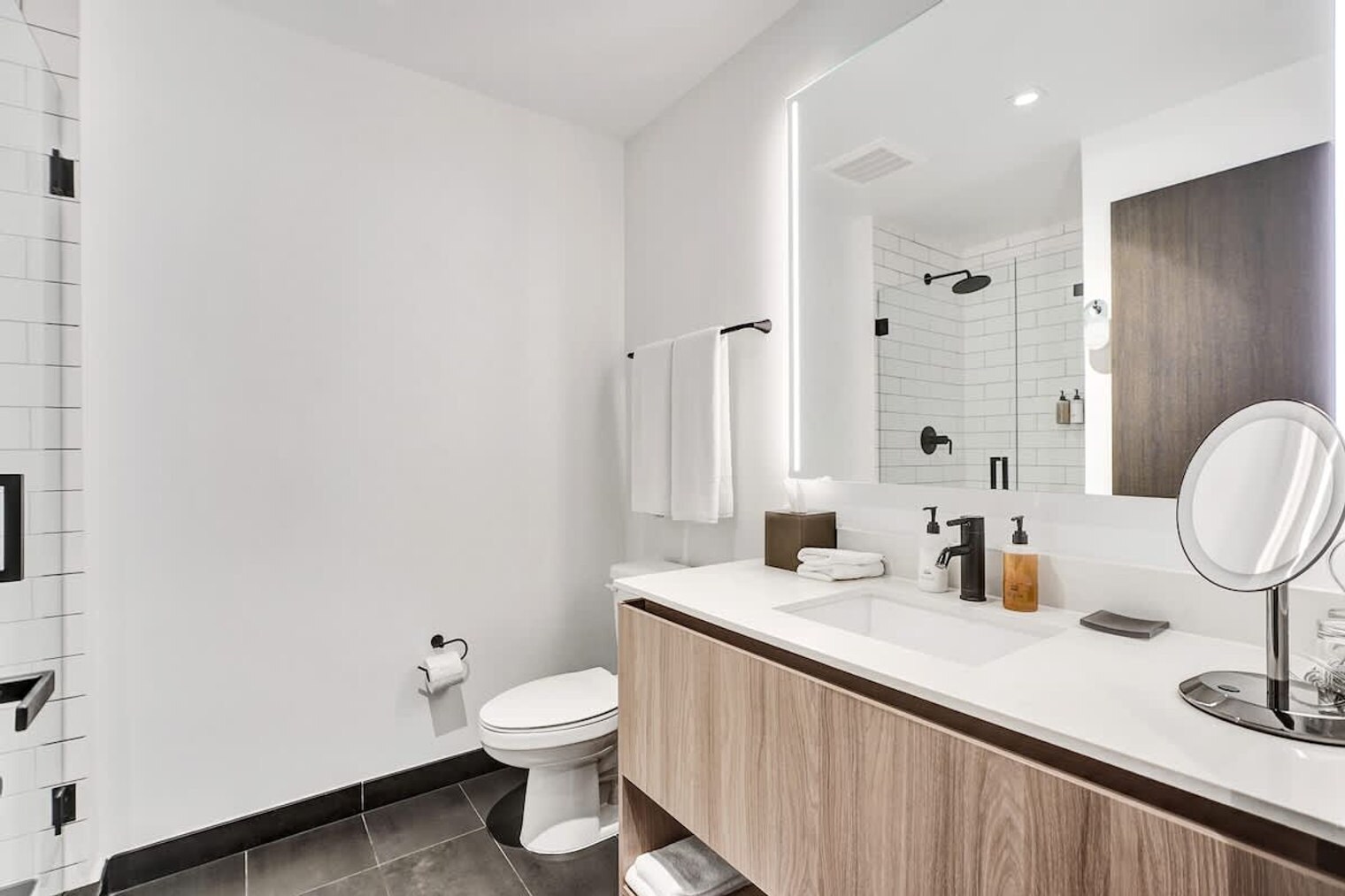 Building Photo - 398 NE 5th St