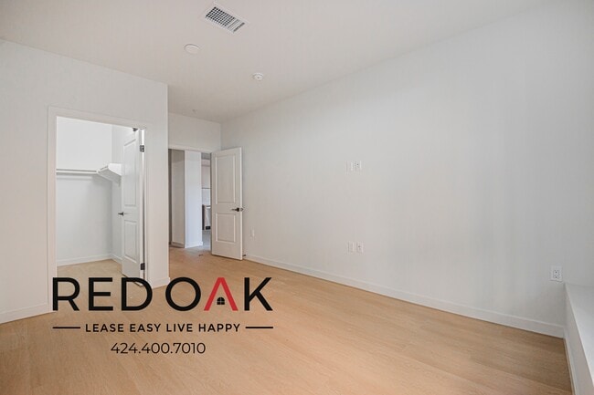 Building Photo - 856 S Gramercy Dr