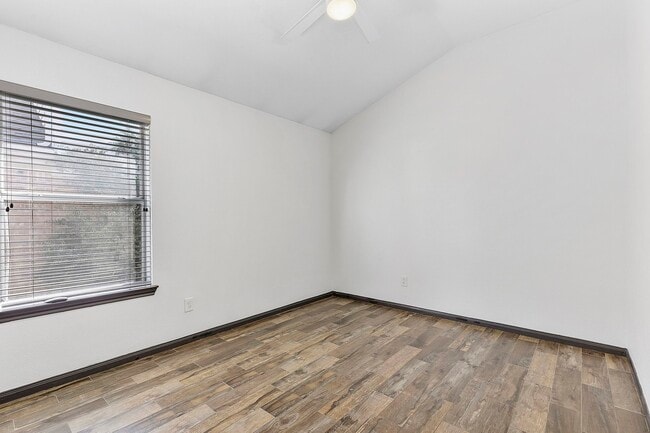 Building Photo - 20815 Whitevine Way