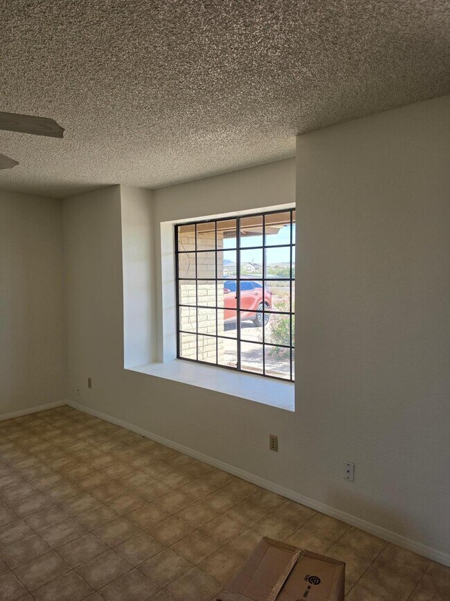 Building Photo - 1458 N Acacia Rd