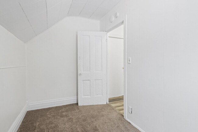 Building Photo - Selling - River Street