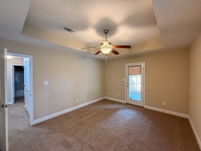 Building Photo - 3 Bedroom 2 Bath Home for Rent with Charmi...