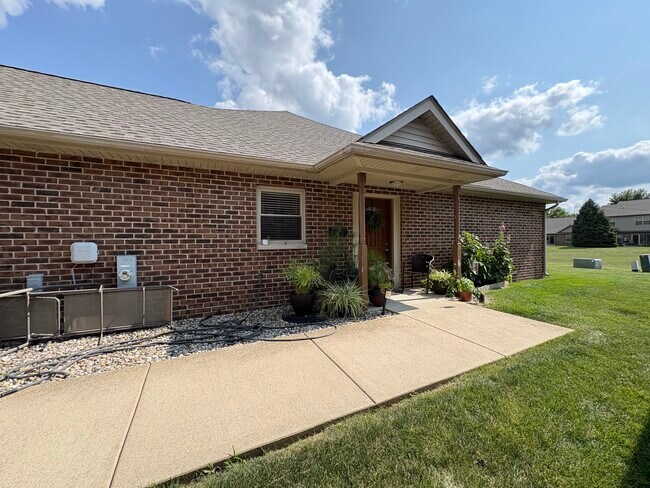 Building Photo - 655 N Edgemere Dr