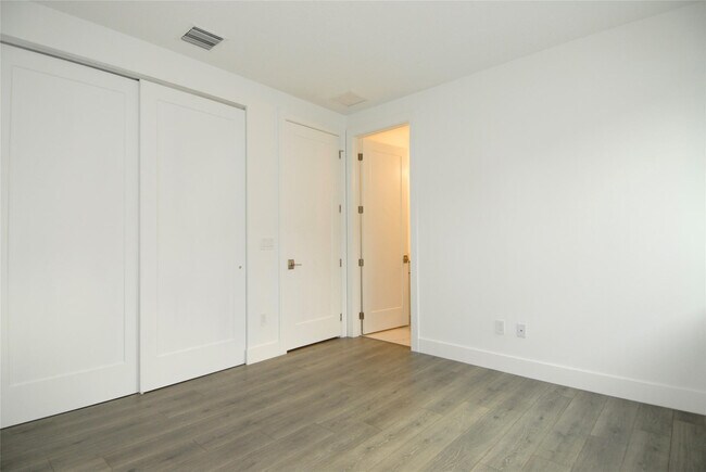 Building Photo - 1435 SW 23rd St