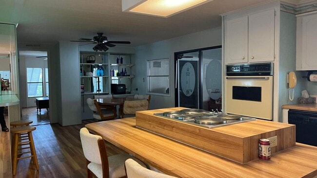 Building Photo - Large 2 Bedroom/2 Bath PALM HARBOR Manufactured Home in Cambridge 55+ Community In Hobe Sound Flo...