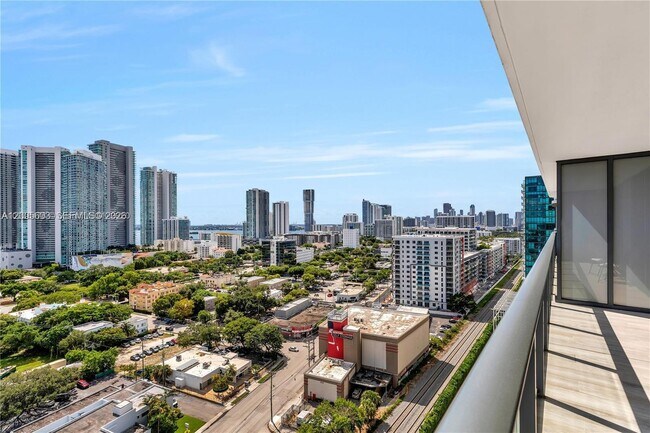 Building Photo - 121 NE 34th St