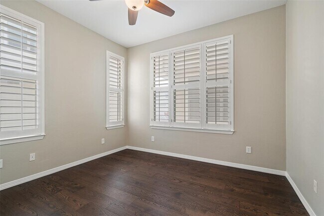 Building Photo - 1115 Kinney Ave