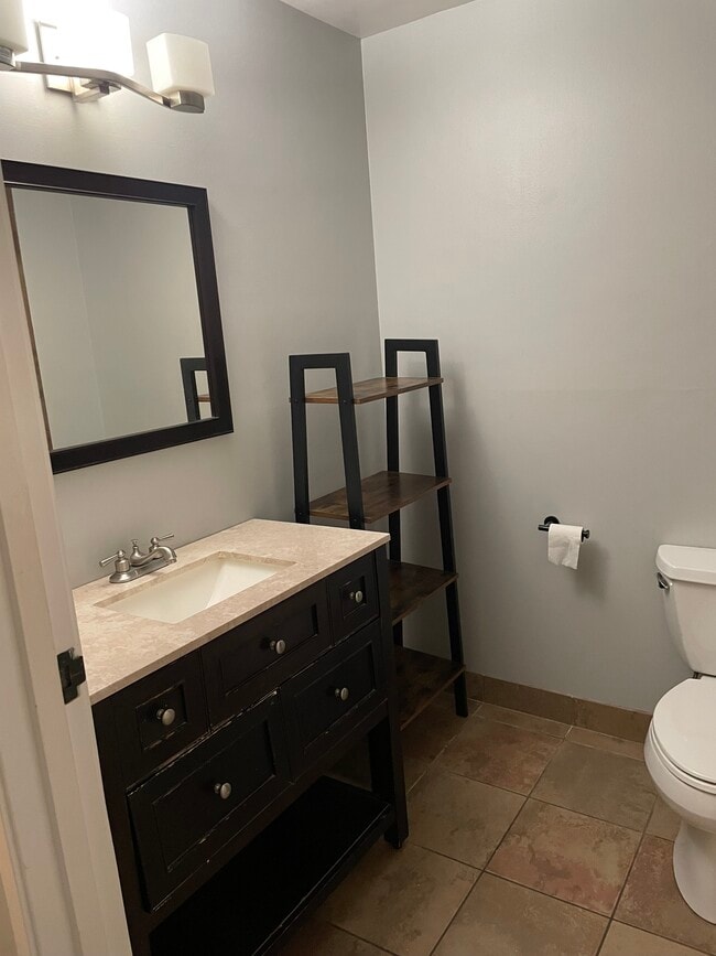 Building Photo - 6533 E Jefferson Ave