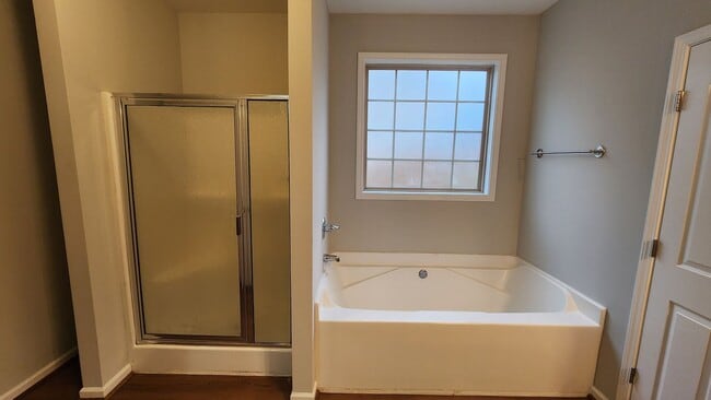 Building Photo - 4 Bedroom - Near Ft Moore