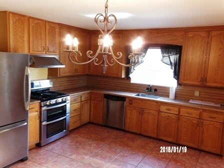 Building Photo - Rent Reduced! 3 bedroom 2 bath in Maple Park, South Salinas