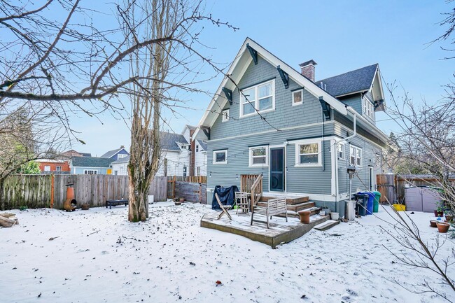 Building Photo - Spacious, historic 3-bdrm/1.5-bath home in...