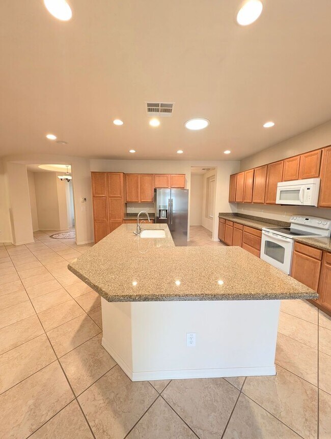 Building Photo - AVAILABLE NOW IN GREAT CHANDLER LOCATION!!!