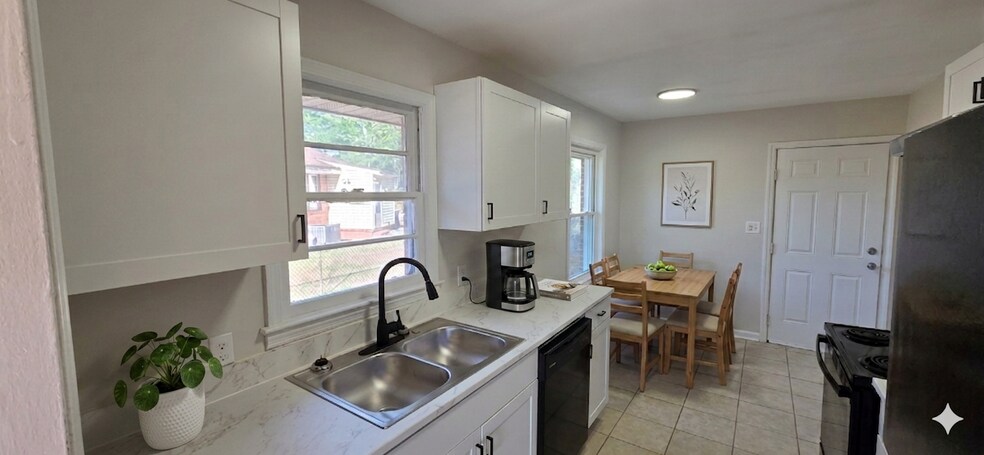 Building Photo - 2076 Seneca Dr