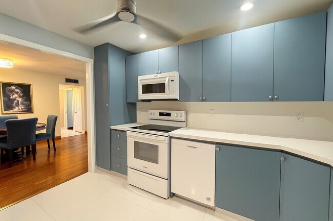 Building Photo - 2401 S Ocean Dr