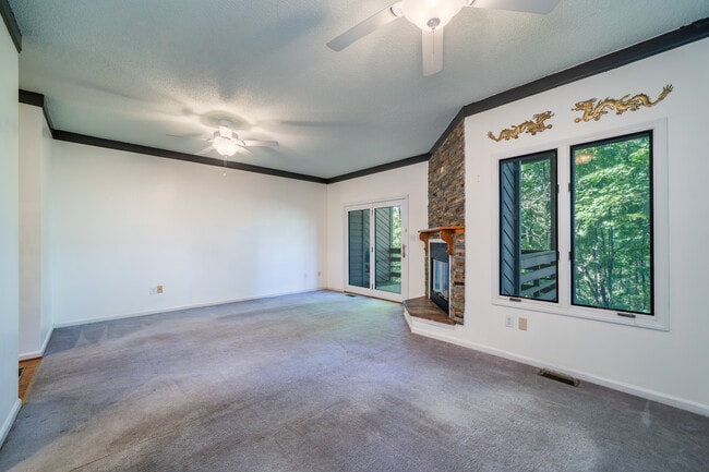 Building Photo - 305 Piney Mountain Dr
