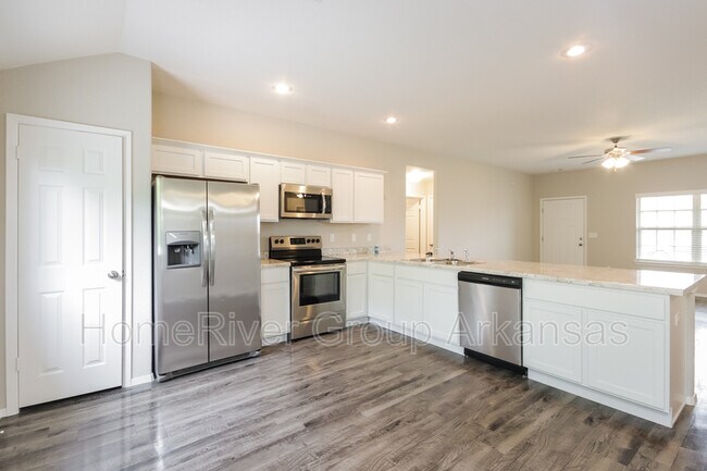 Building Photo - 6607 SW Chestnut Hill Rd