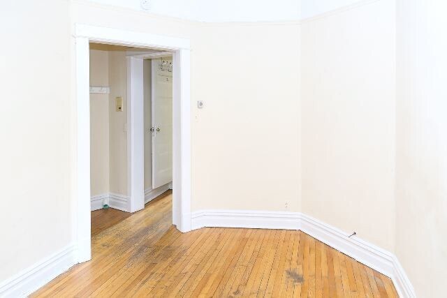 Building Photo - 438 W Belden Ave