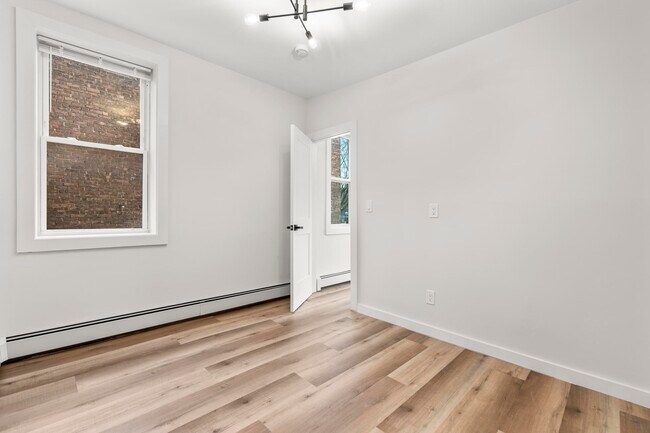 Building Photo - 425 N Main St