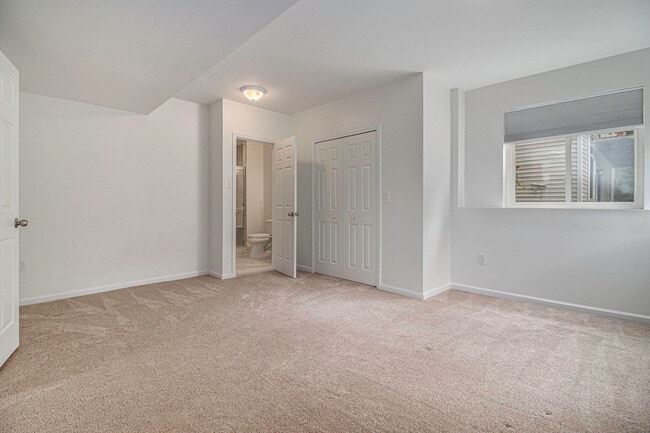 Building Photo - 1304 N Bay Dr