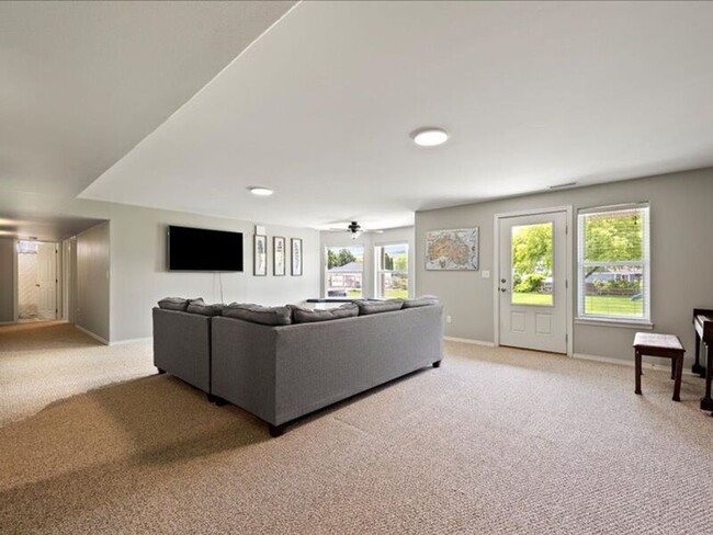 Building Photo - 263 Brookwood Loop