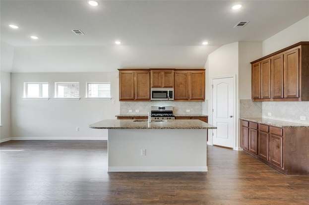 Building Photo - 16625 Hidden Cove Dr