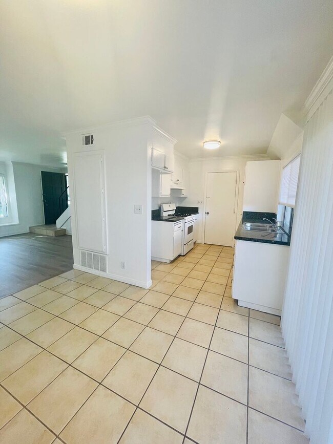 Building Photo - Todd Ranch Condo Welcome to the Todd Ranch Condo, 3-bedroom, 2-bathroom home located in the vibra...