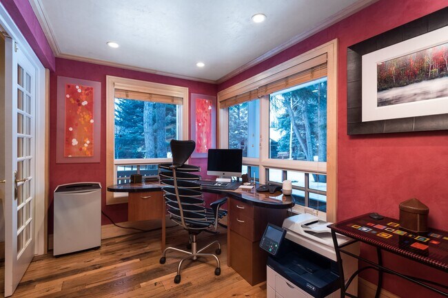 Building Photo - 437 W Smuggler St