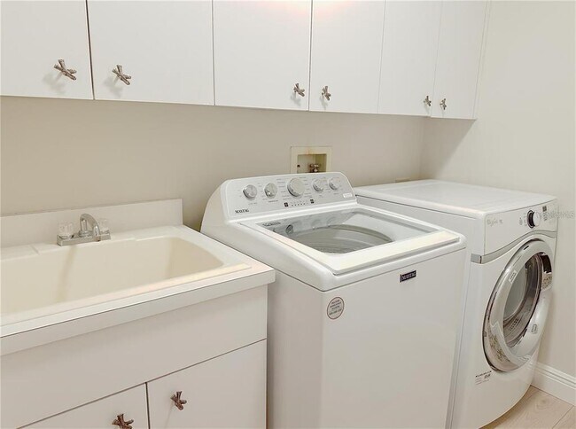 Building Photo - 2679 Saddlewood Ln