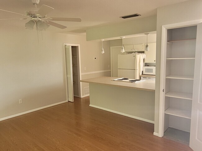 Building Photo - 1104 Beatrice St