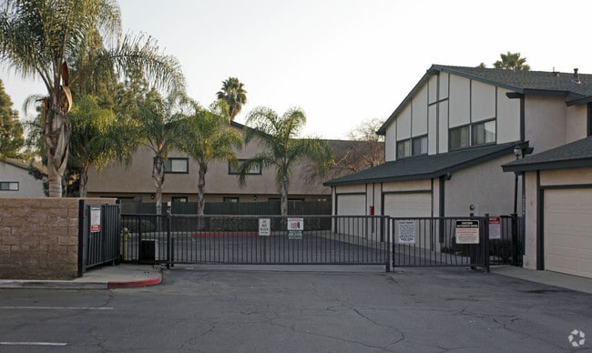 Building Photo - Kingsley Patio Homes