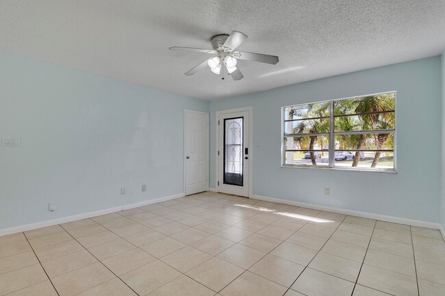 Building Photo - 2145 5th St