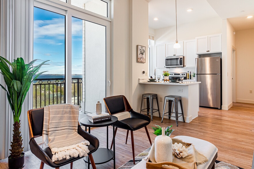 Building Photo - The Continental