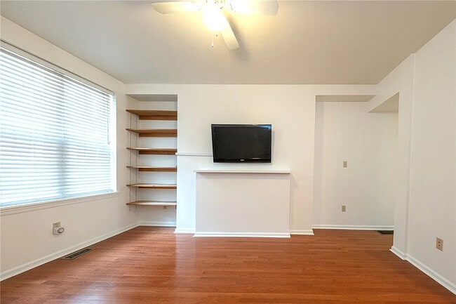Building Photo - 114 Miltenberger St